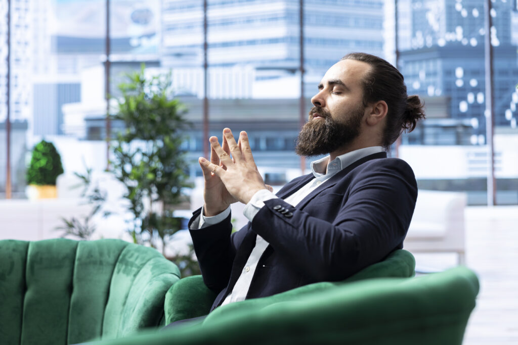 كيف تتعامل مع القلق قبل المقابلة الوظيفية وتظهر بثقة عالية؟ دليل شامل للباحثين عن عمل